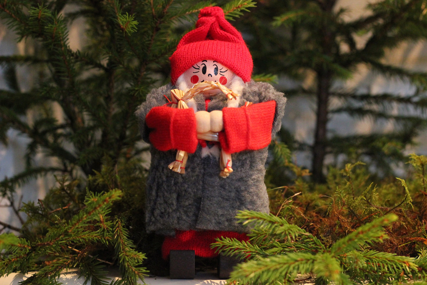 Tomtegumma med halmbock