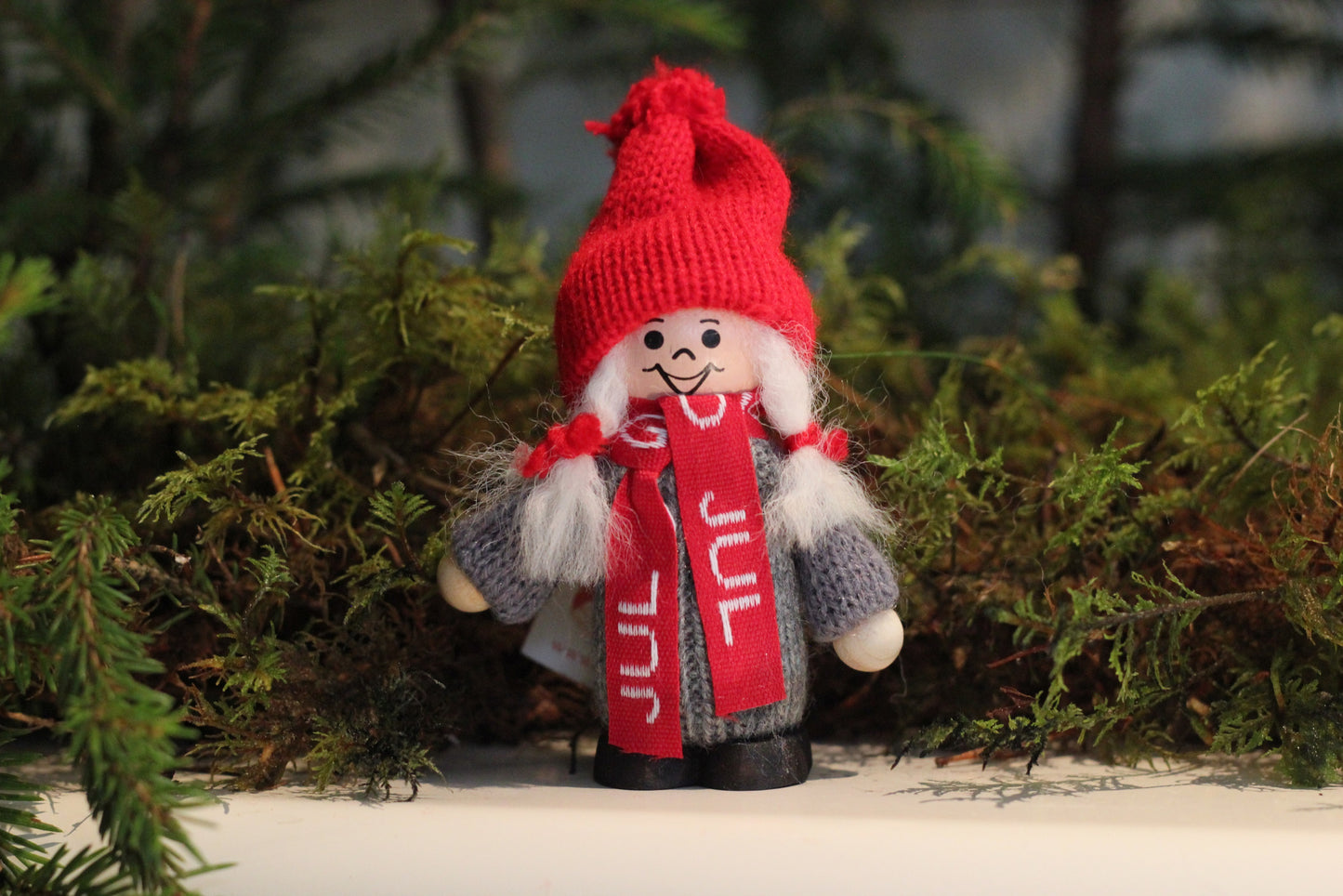 Tomteflicka med halsduk