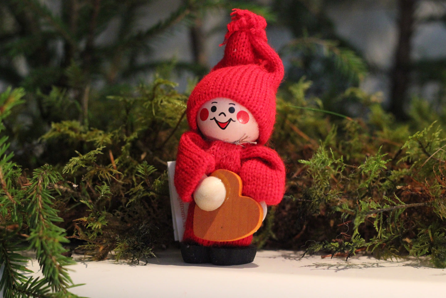 Tomtenisse med pepparkakshjärta