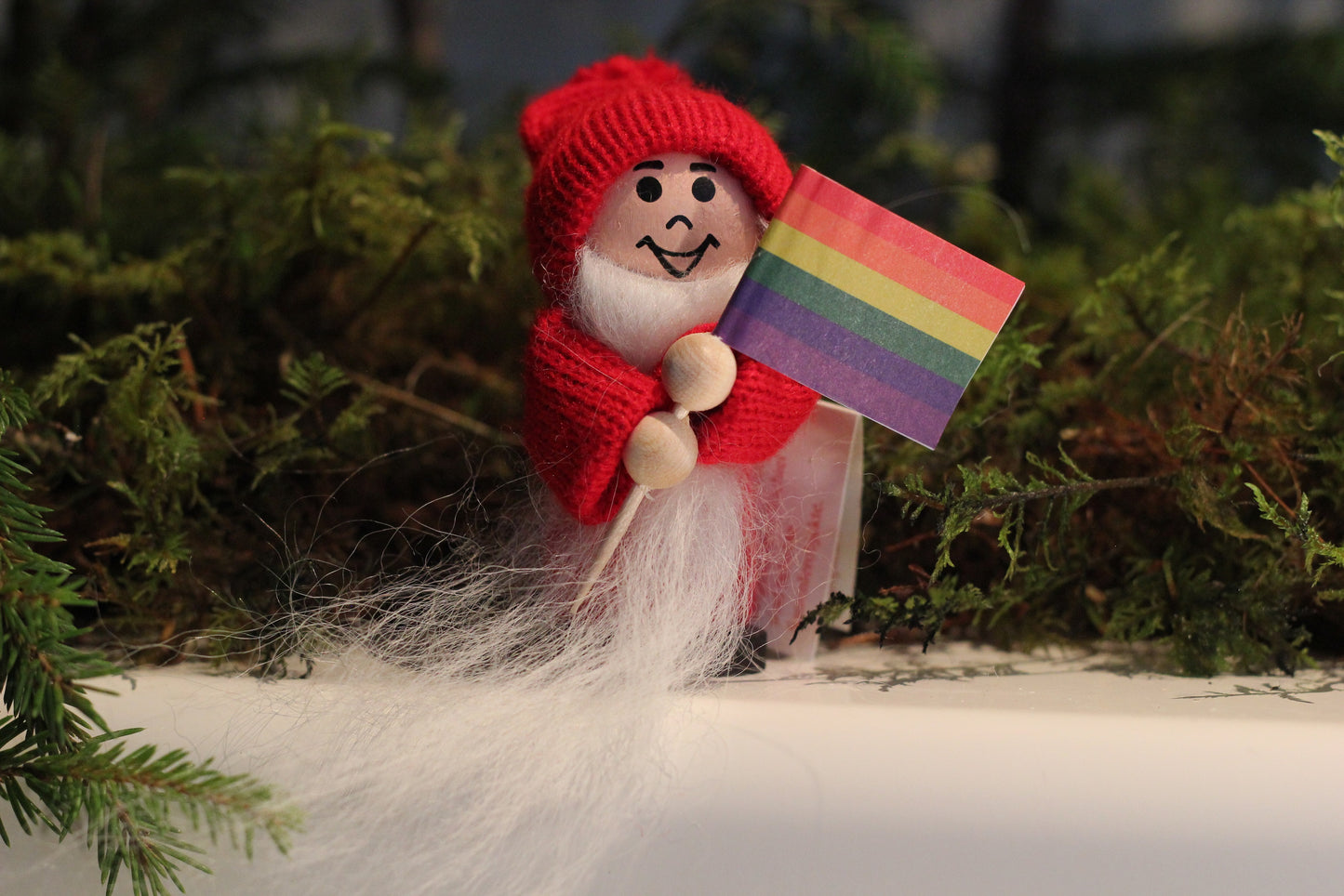 Tomte med prideflagga