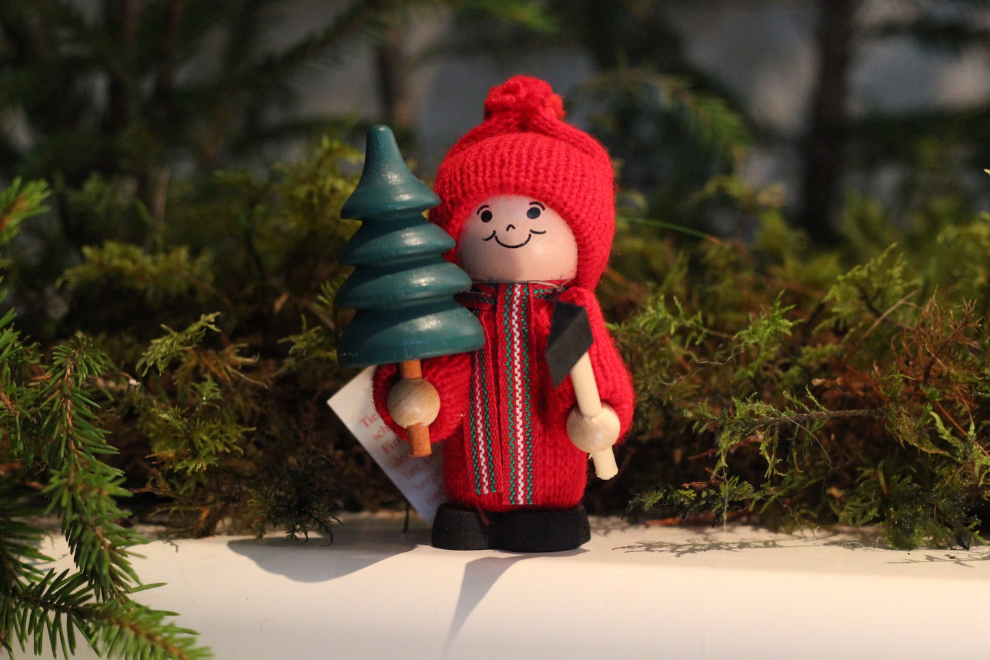 Tomte med gran och yxa