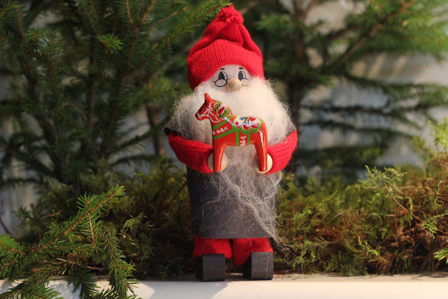 Tomte med dalahäst (Nusnäs)